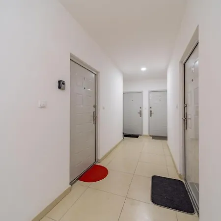 Port 1 Apartment