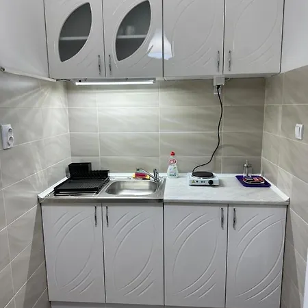 Port 1 Apartment *