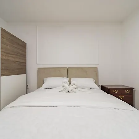Apartment Port 1 *